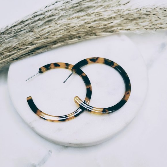 5 for $25 Tortoise Print Acrylic C Hoop Earrings - Picture 5 of 6